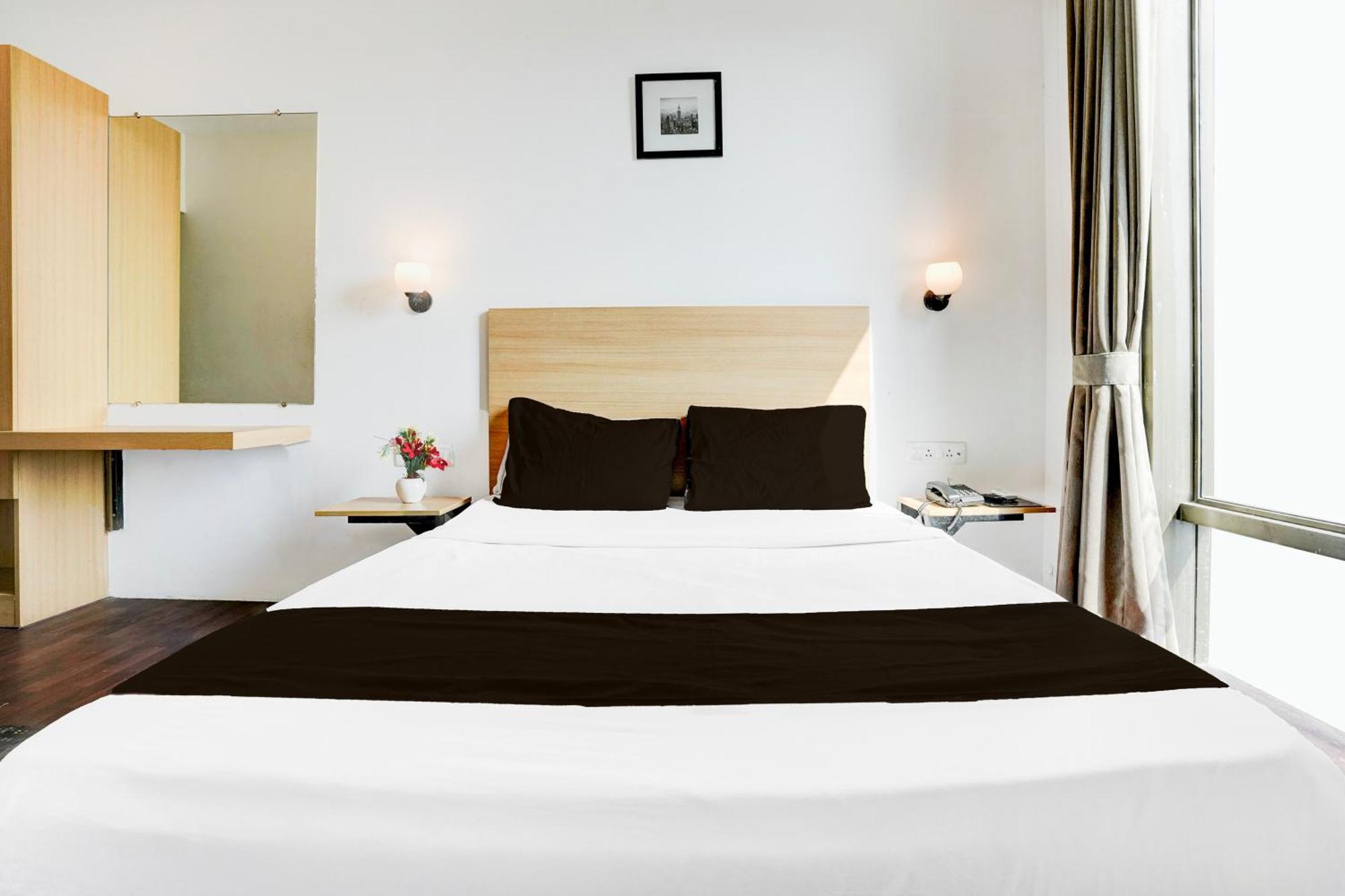 Super Townhouse Pbg Mall Vashi Turambhe Luaran gambar