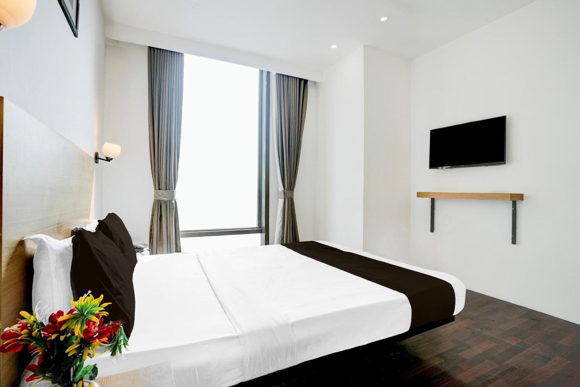 Super Townhouse Pbg Mall Vashi Turambhe Luaran gambar