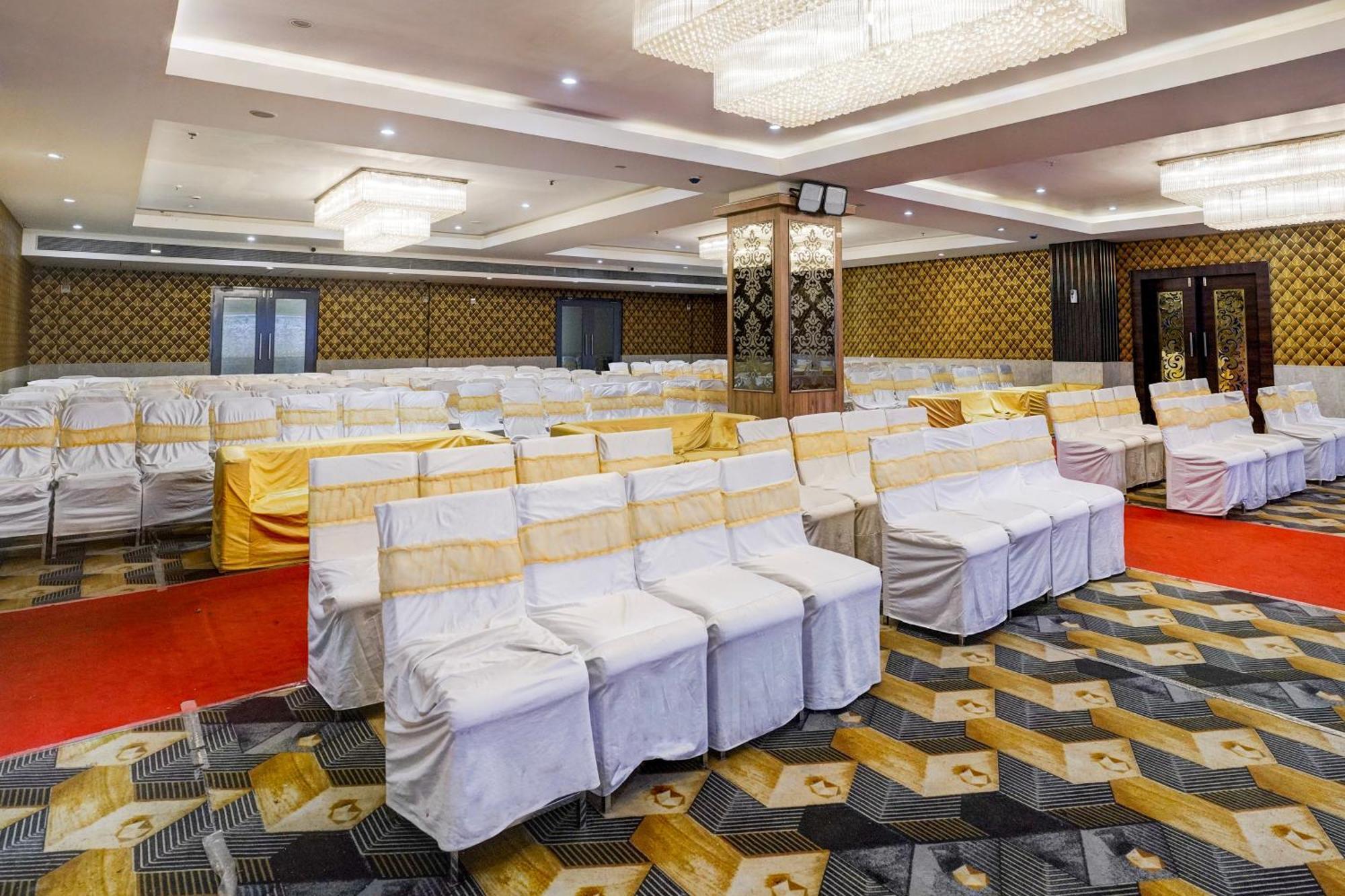 Super Townhouse Pbg Mall Vashi Turambhe Luaran gambar