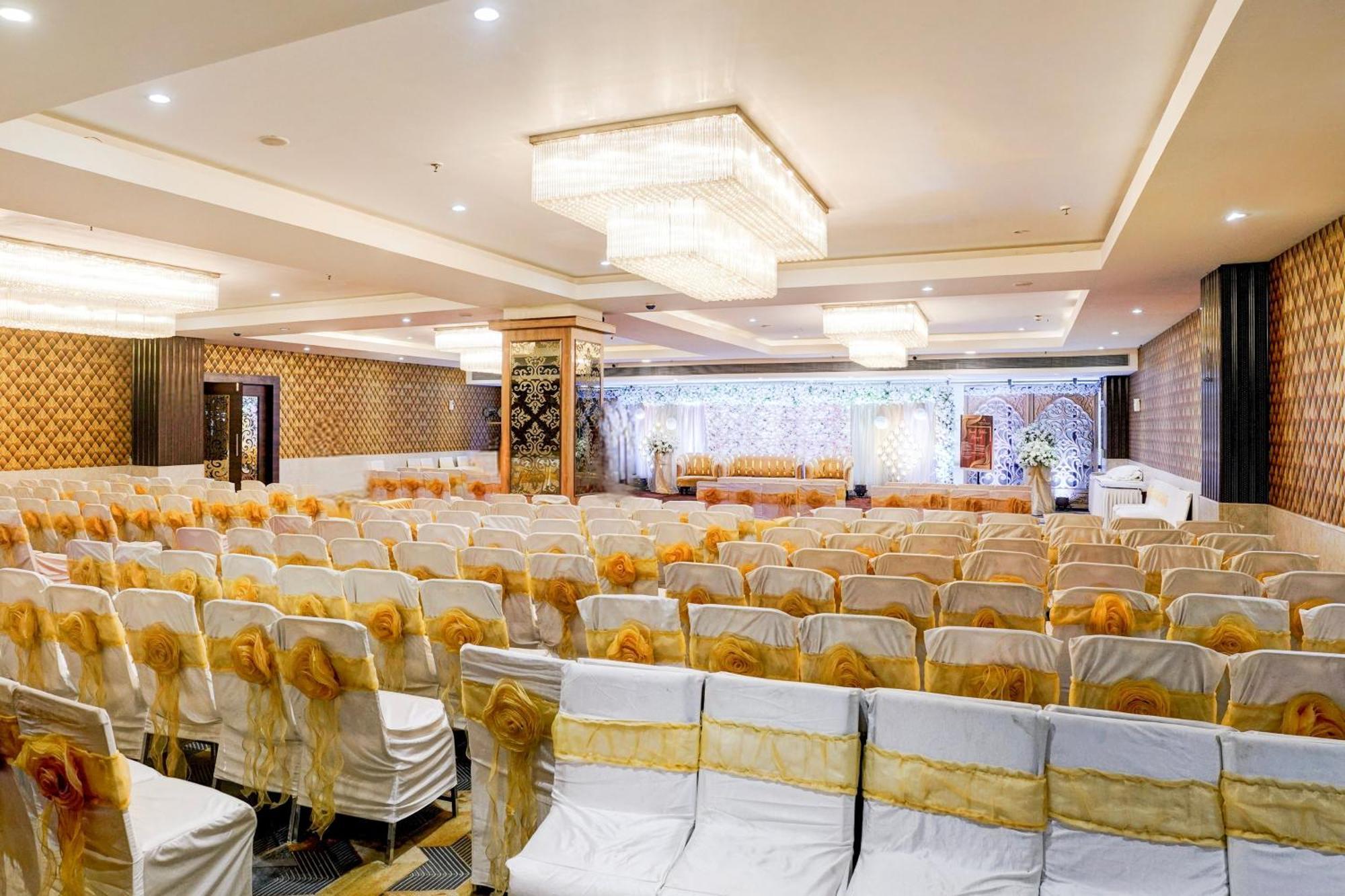 Super Townhouse Pbg Mall Vashi Turambhe Luaran gambar