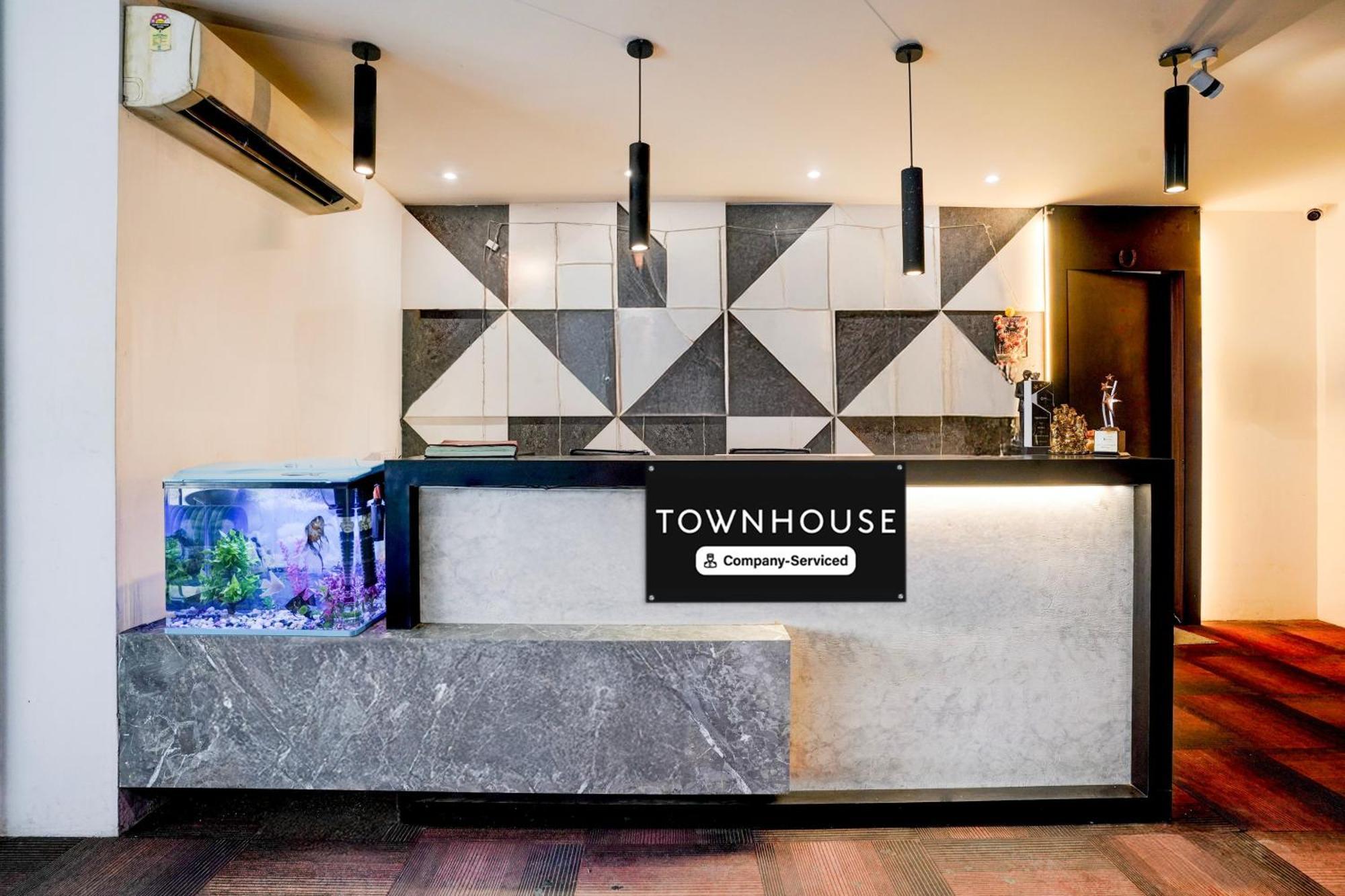 Super Townhouse Pbg Mall Vashi Turambhe Luaran gambar